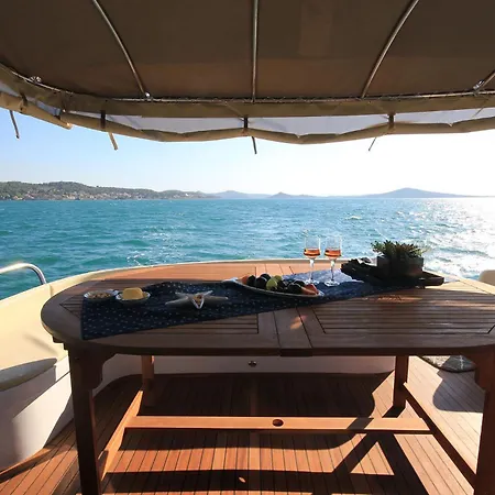 Botel Adalin Yat