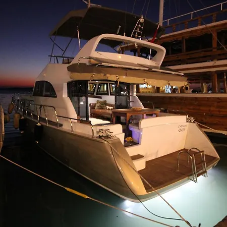 Adalin Yat Botel