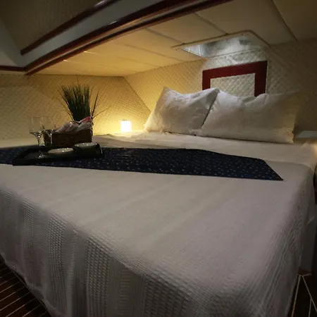 Adalin Yat Botel