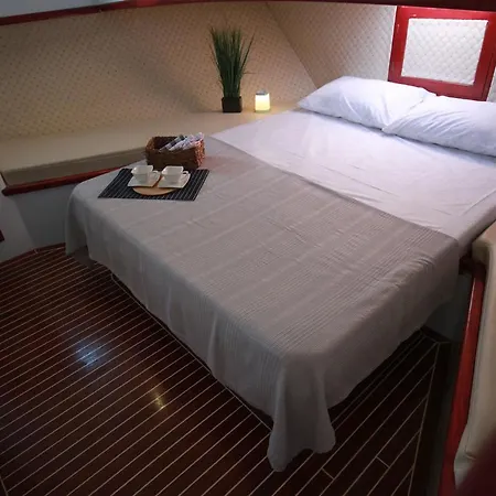 Botel Adalin Yat Balıkesir